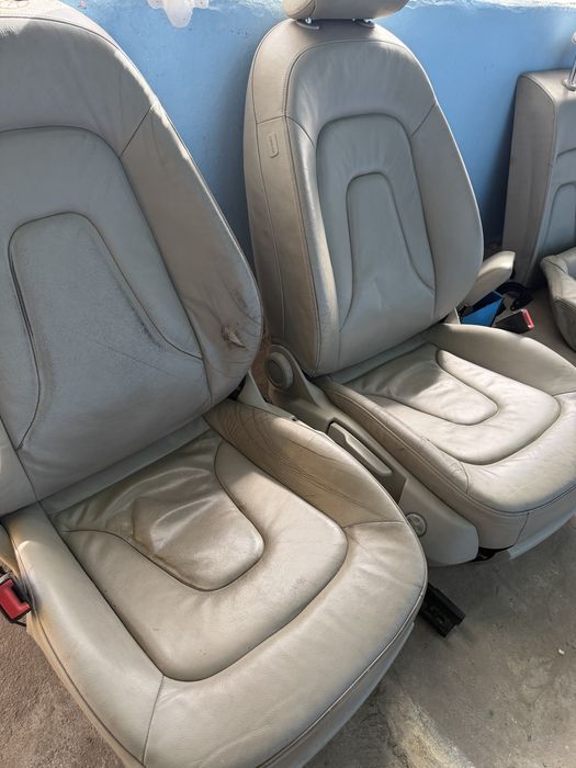 Vand Volan s line cu comenzi , interior de piele bej/crem cu incalzire , grila centrala orginala toate sunt dupa audi a4 b8 2010