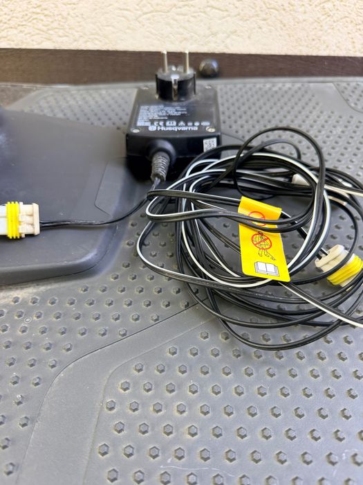 Stație de încărcare Husqvarna Automower 28V – originală, completă