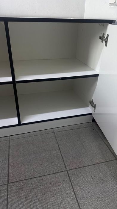 Тумба белая с двумя дверьми