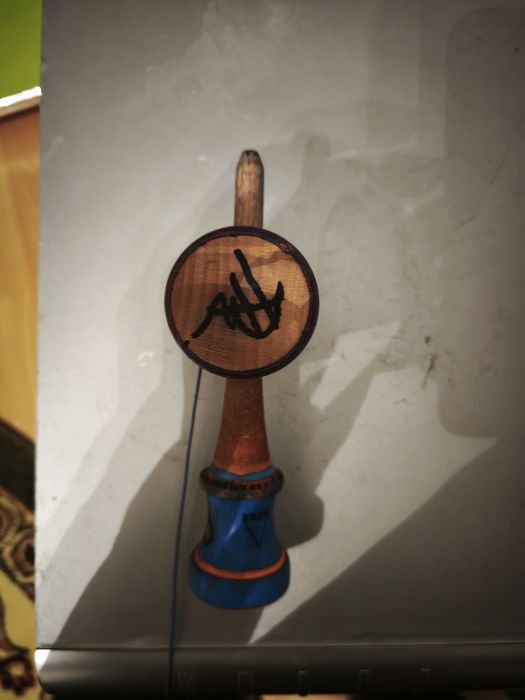 Kendama semnată grip