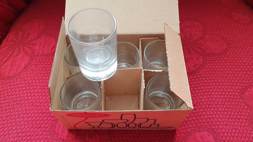 Нови,Плато за ордьовур,чаши