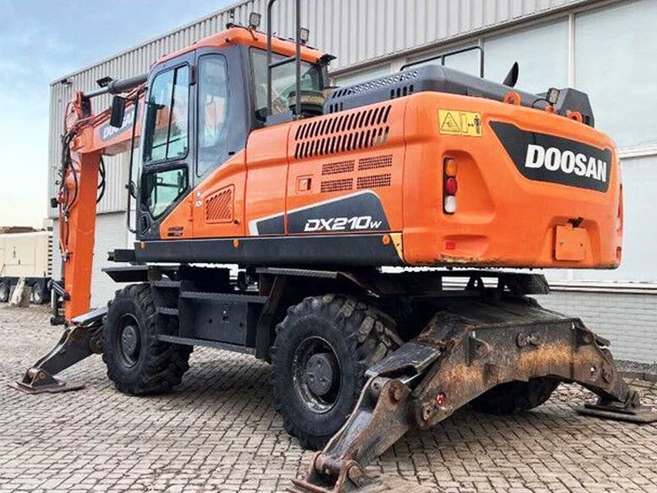 Колёсный экскаватор Doosan DX 210 W-5
