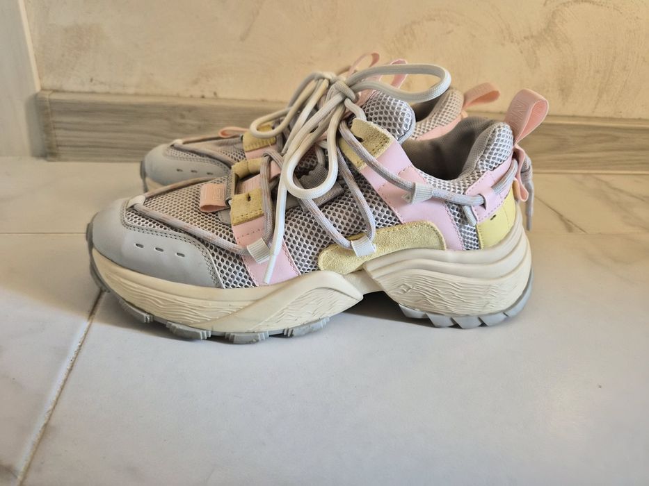 Обувки steve madden