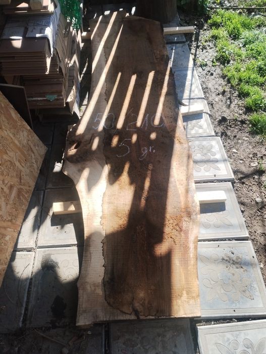 Vând blaturi de nuc.