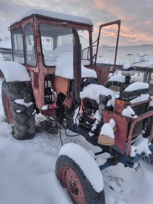 Vând tractor u650 am si capota pentru detalii sunati