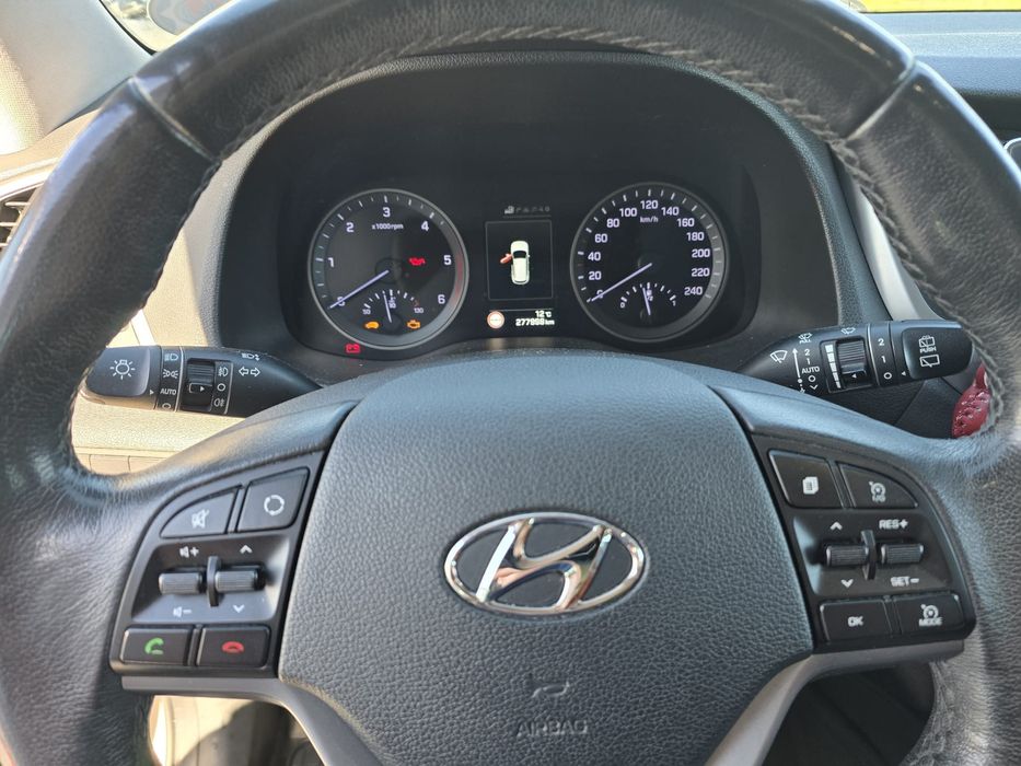 Hyundai Tucson. 2.0 crdi, echiparea Luxury, unic proprietar
