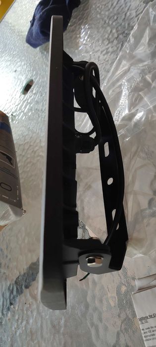 vind  proiector led 100w tablet