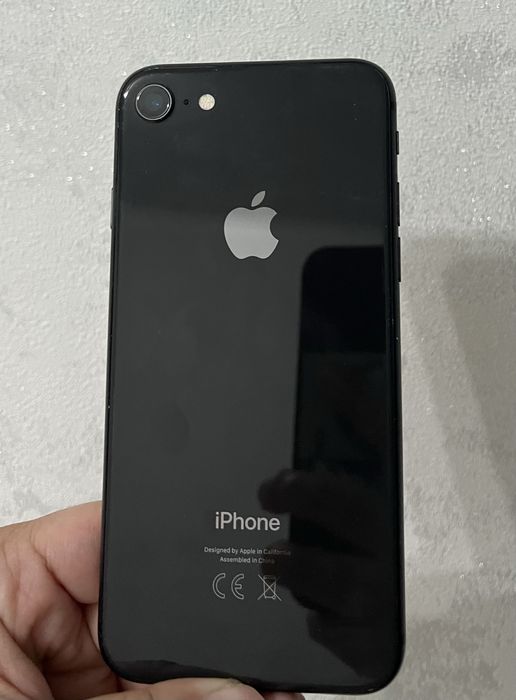 IPhone 8 телефон