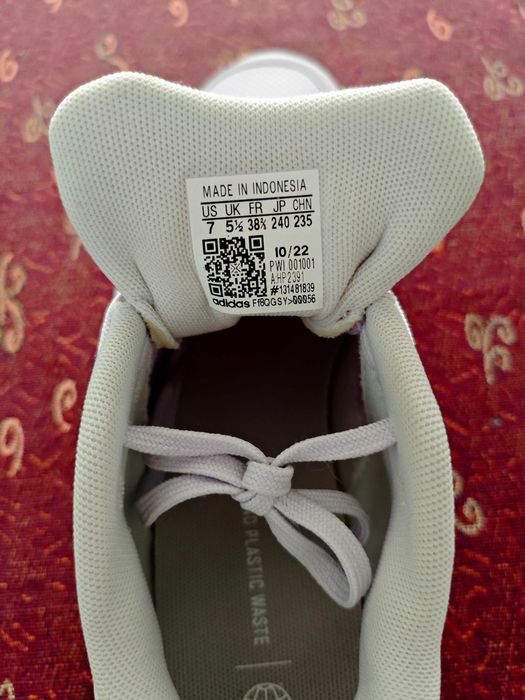 Кроссовки “Adidas”.  Абсолютно новые !!!  Производство Индонезия !!!