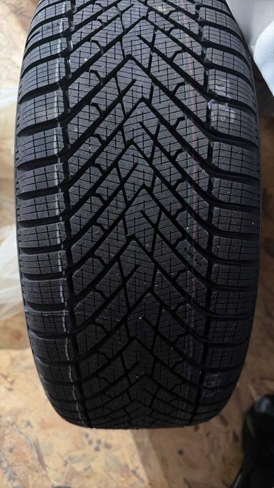 ЧИСТО НОВИ! Оригинални джанти Audi 18" 5x112 със зимни гуми Pirelli 235/45 R18 (A4 B9, A5, Q5, Q3, SQ5, A7, S5, A3, S3, RS3, RSQ3, Passat,Skoda)