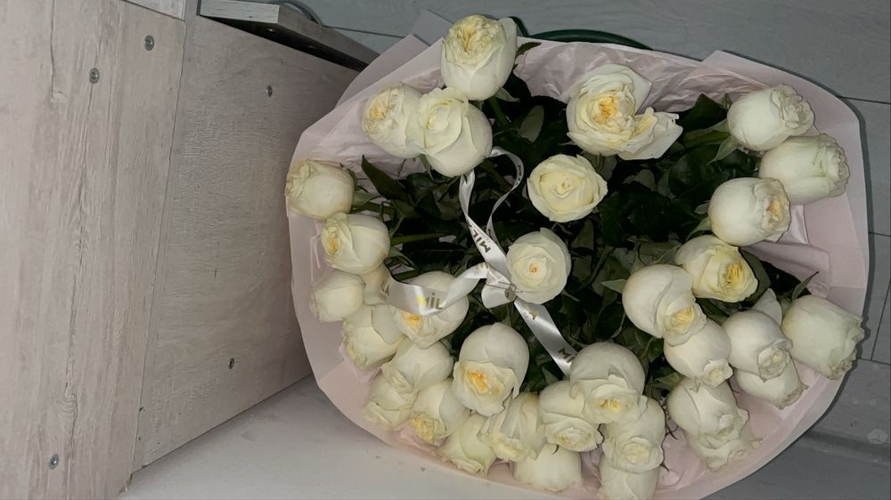 Белый роза букет