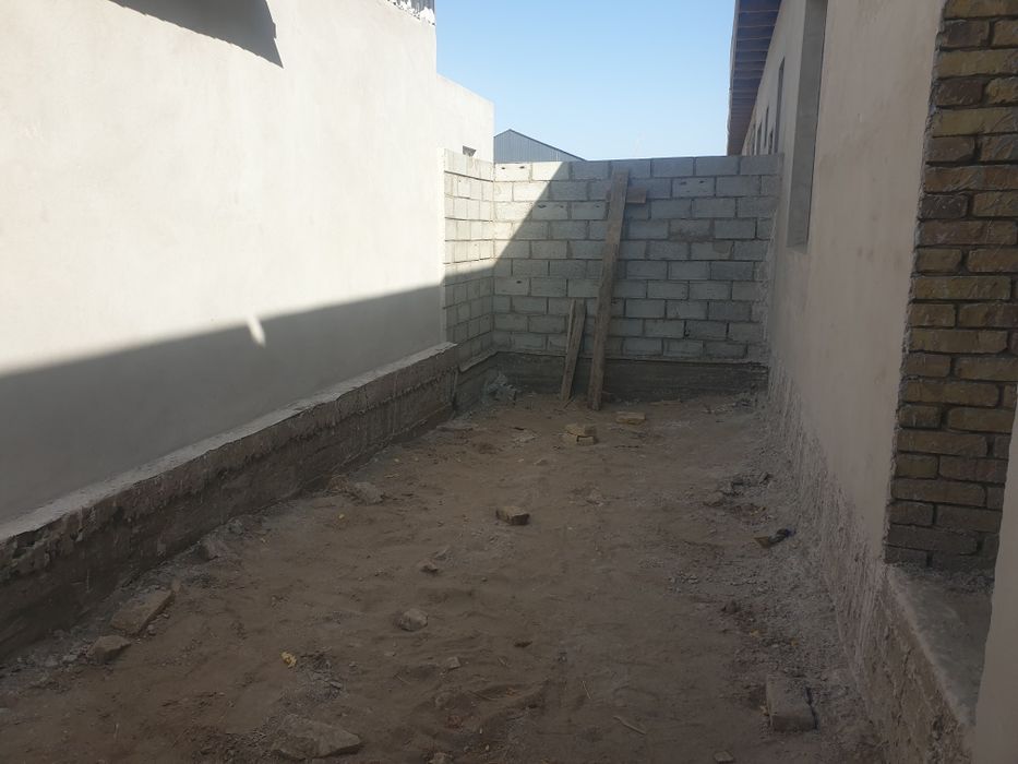 Хива ш.Космада Селикат завод ёни Жасмин маркет 200 м2 уй сотилади