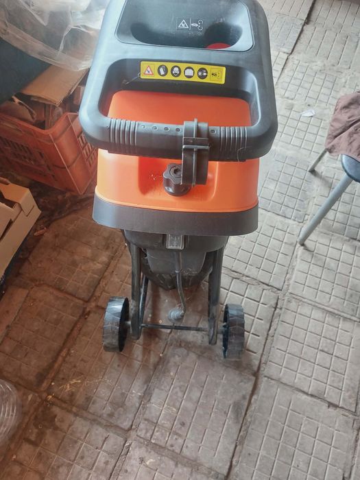 Клонотрошач Premium 2400 W