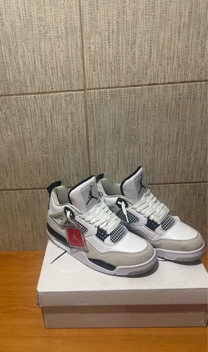 jordan 4 MB.