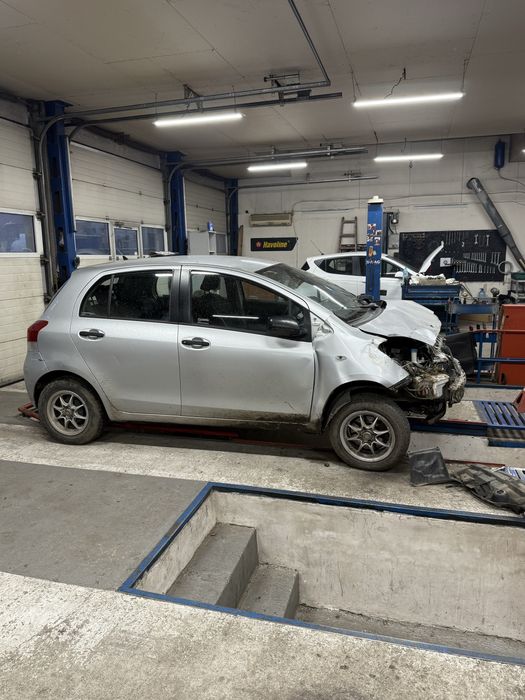 Тойота  Ярис НА ЧАСТИ 1.0i 2011 г