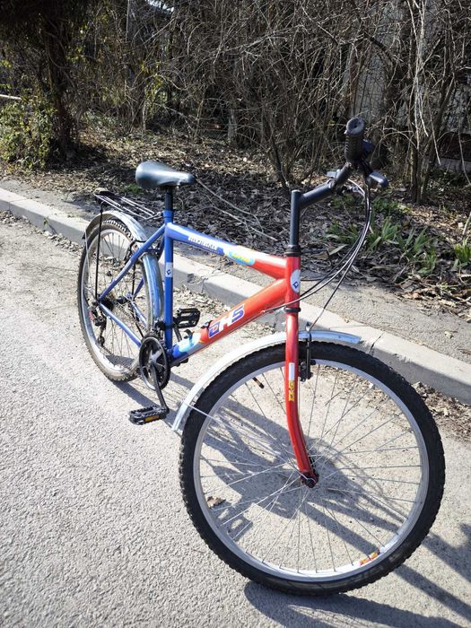 bicicleta DHS sau Giant Tourer