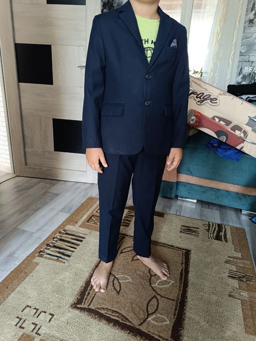 Продам школьный костюм