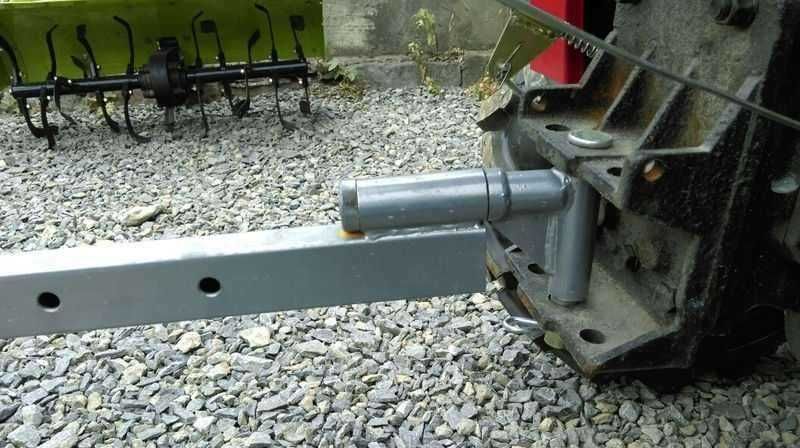 Scaun tapitat - carut reglabil cu roti pentru motocultor motosapa NOU