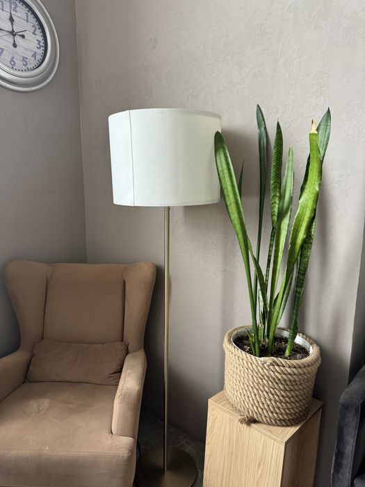 Продам торшер в отличном состоянии