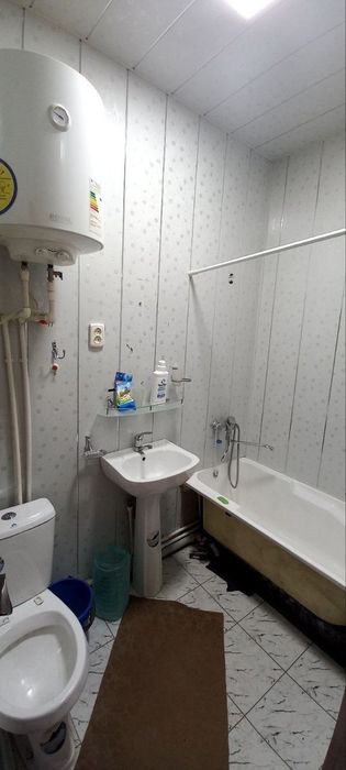 Sharq 1 tomonda 1 xonali uy sotiladi