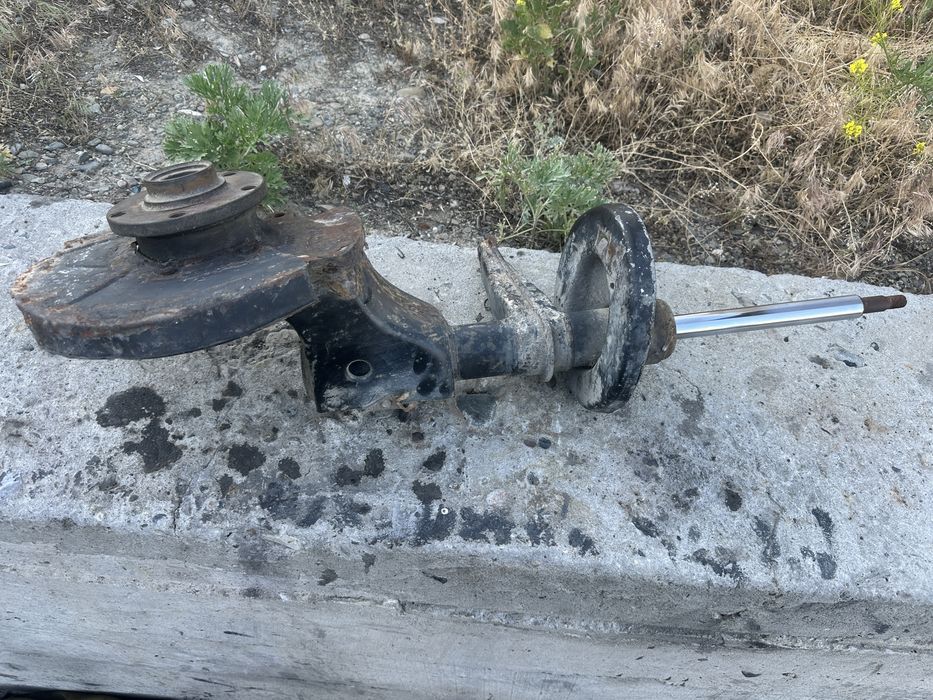 Цапфа ауди с4 левый