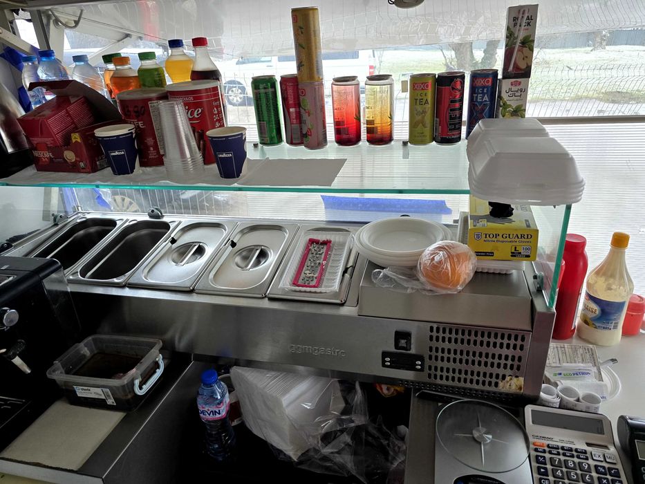 Мерцедес кемпър за бързо хранене готов за работа