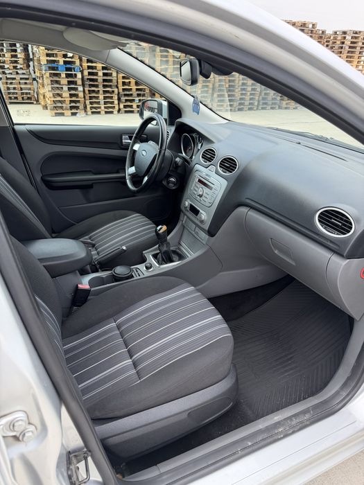 Ford Focus 2 Facelift - 1.6 115CP/ Pilot Automat/ Climatronic/ Comenzi Volan