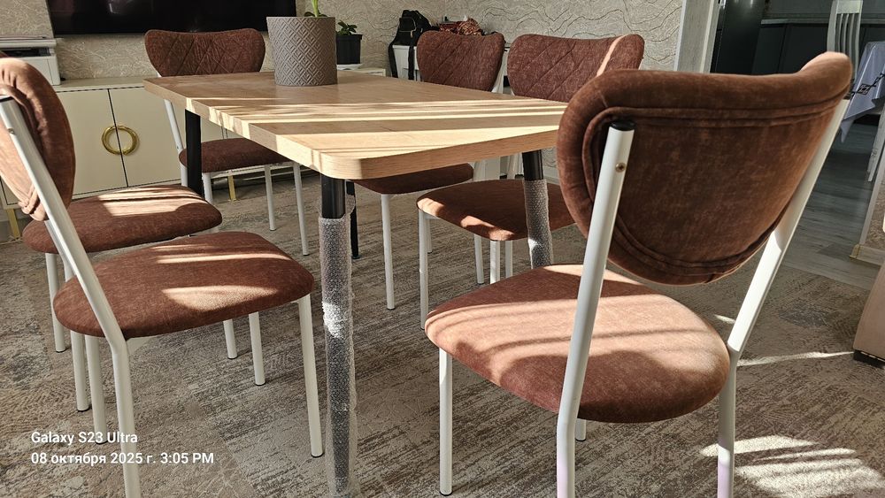 Кухонный стол с 6  стульями