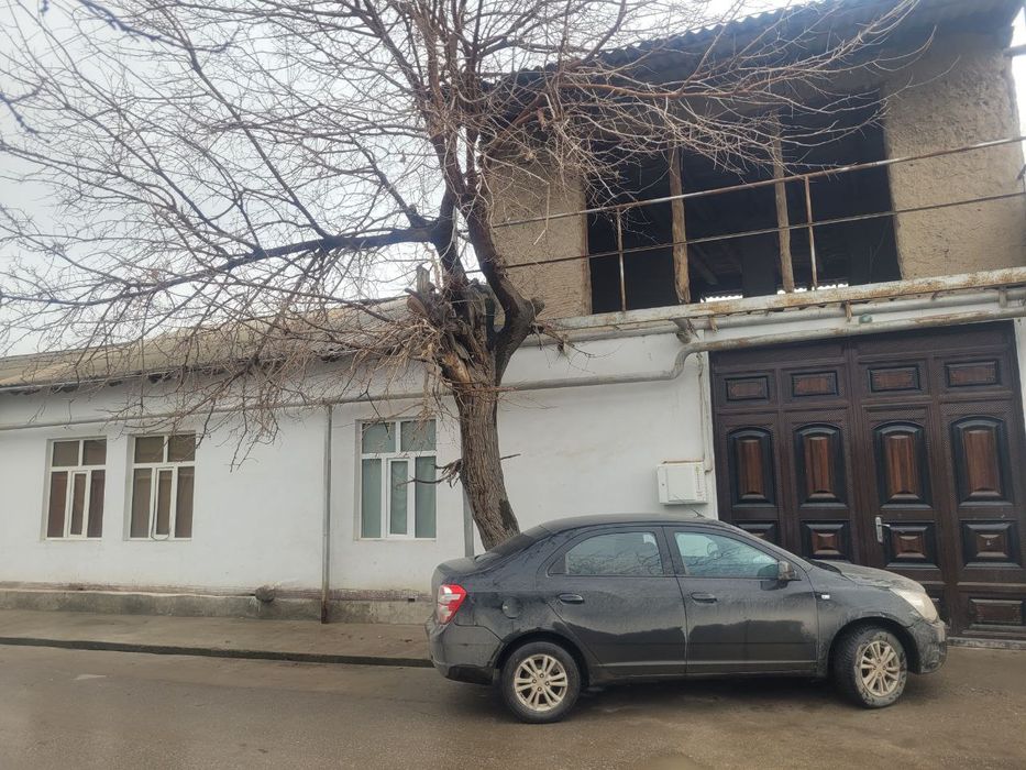 Hovli sotiladi eski shaxar avtovokzal