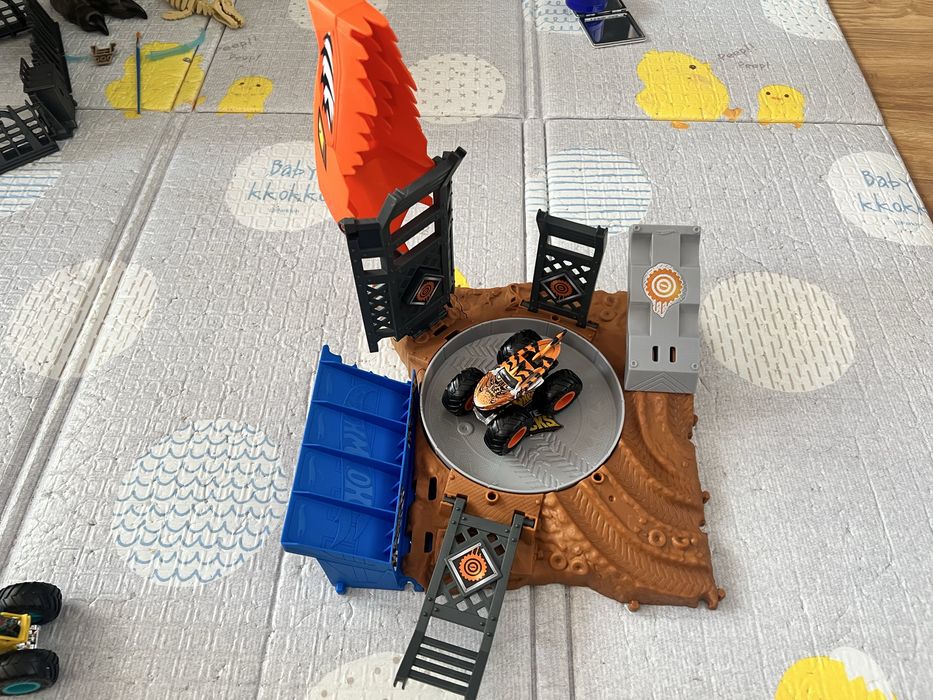 Писта Hot wheels за монстъртрак