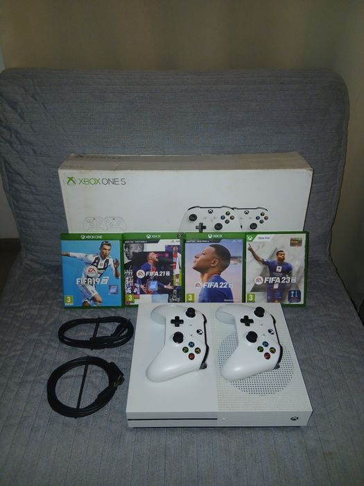 Xbox One S 1 TB Full Box + 2  Controllere +  7 jocuri