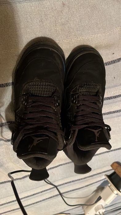 Vând adidași Jordan