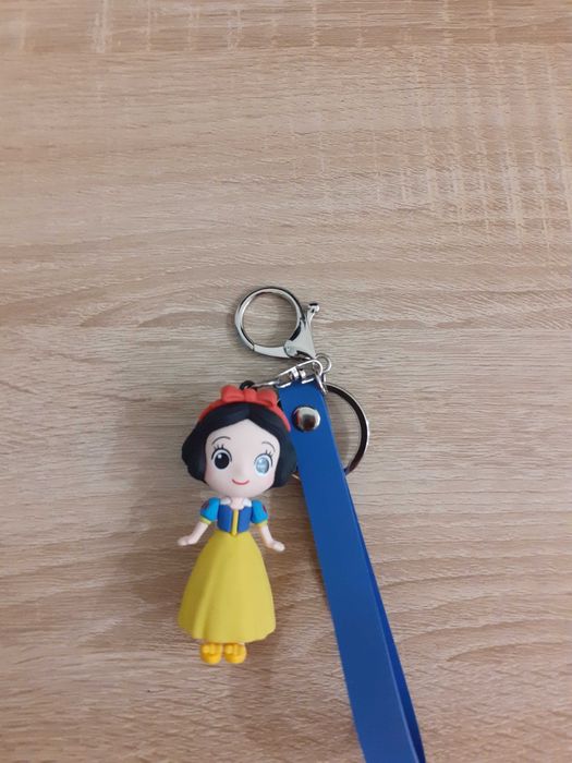 Брелок с белоснежкой