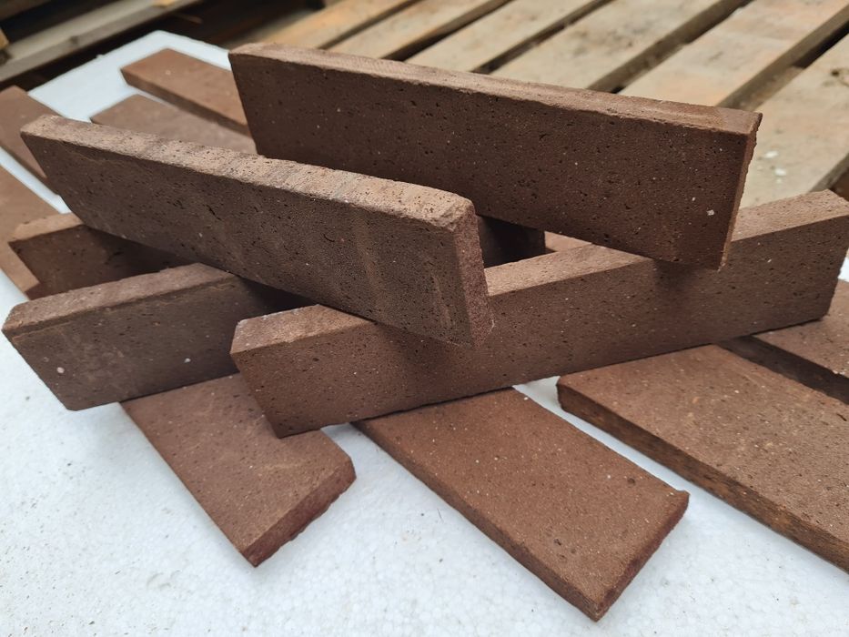 Caramida aparenta feliata Maro