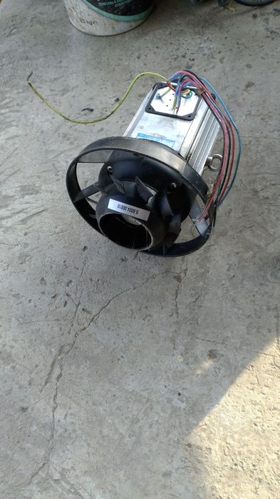 Vînd motor compresor 2,2/3000 rotati tifazat
