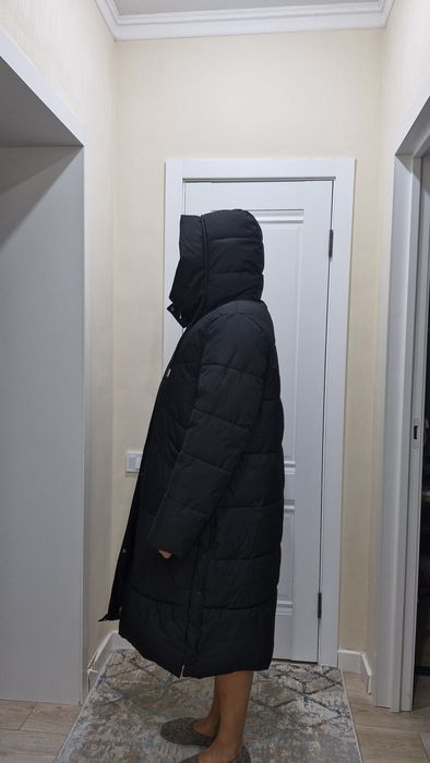 Пуховик женский длинный.