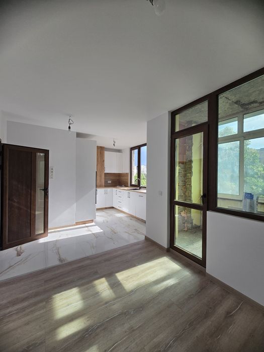 Продава се Четиристаен апартамент в Горна Оряховица - 114 кв.м за 1096 €/кв.м - Снимка #2