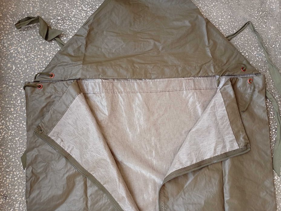 Carinthia 3-сезонен спален чувал с водонепромокаем протектор