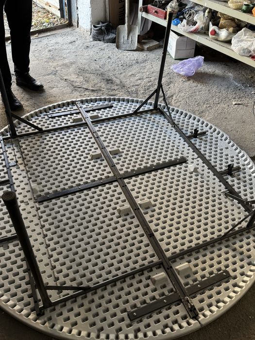 Продаем стол круглый