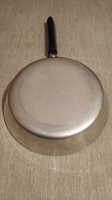 Стар алуминиев тиган от Соца