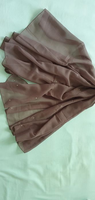 Кърпа, забрадка за глава с камъчета