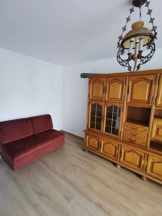 Vand ap. 2 camere decomandant, hol patrat, et. 3 bld. 1848 Dambu