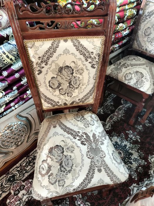 12 talik stol stul sotiladi yangi. Umuman ishlatilmagan