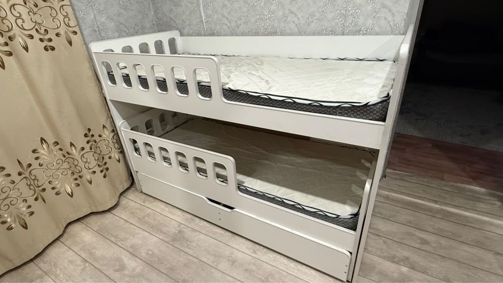 Продам кровать двухяростная