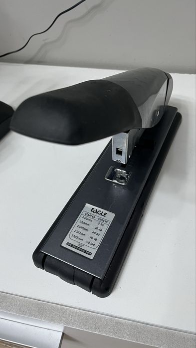 Eagle 8538, мощный степлер для архивирования