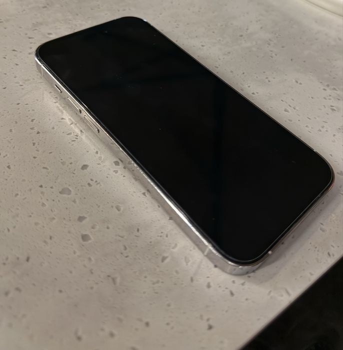 Продаю телефон Iphone 14 pro