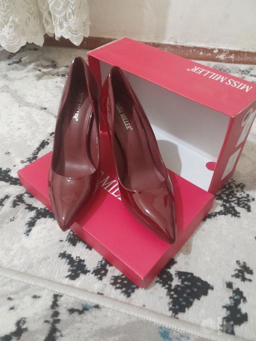 Tufli qizil rangda holati yangi 2 kun ishlatilgan