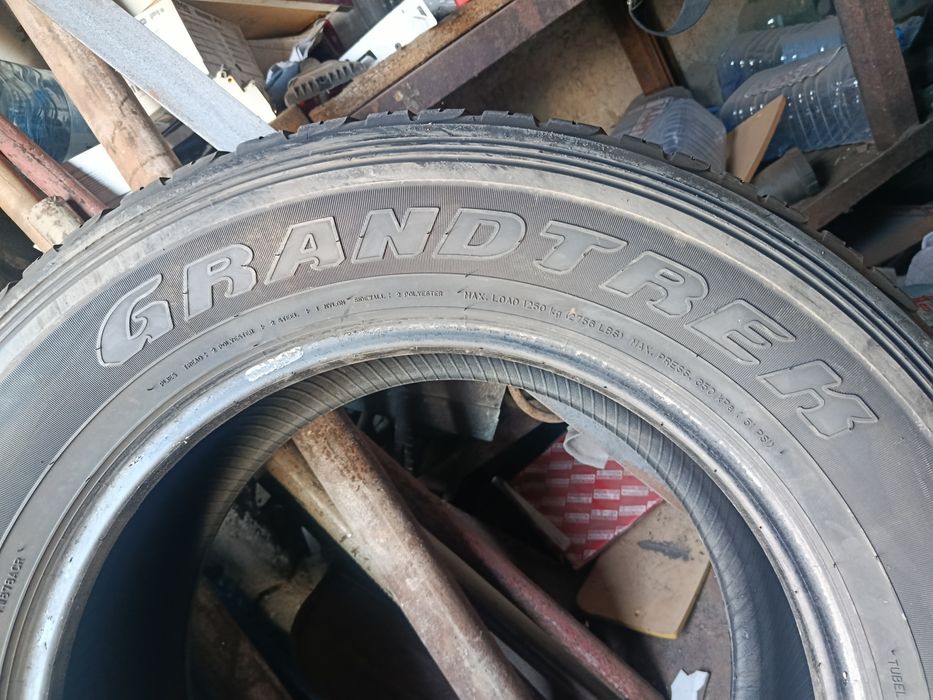 Продам шины R18 285/60