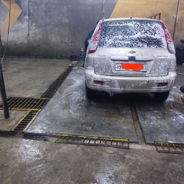 Mashina holati yaxshi zoʻr