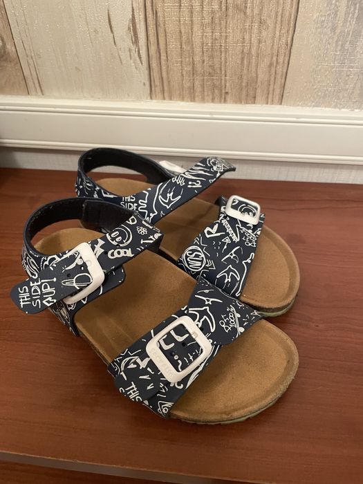 Продам сандалии